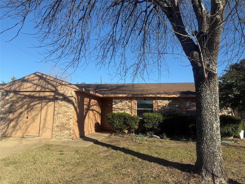 Photo of 4715 Needle Leaf Lane, Dallas, TX 75236 (MLS # 21157771)