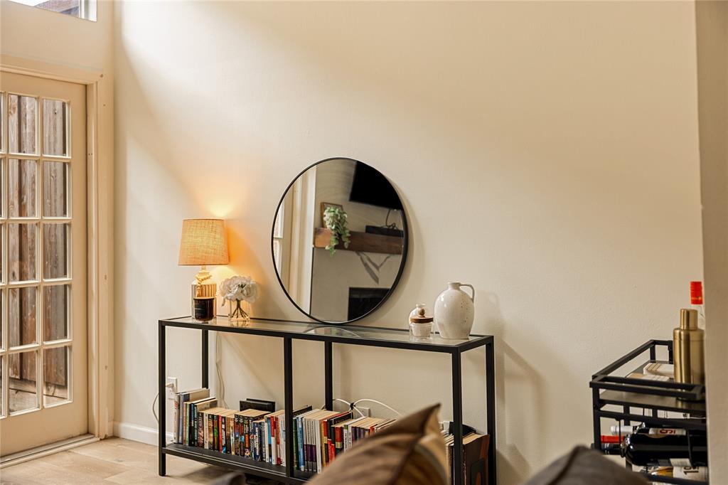 Holland Ave Condo 4015-4025 - Residential
