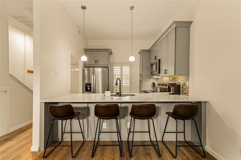 Holland Ave Condo 4015-4025 - Residential