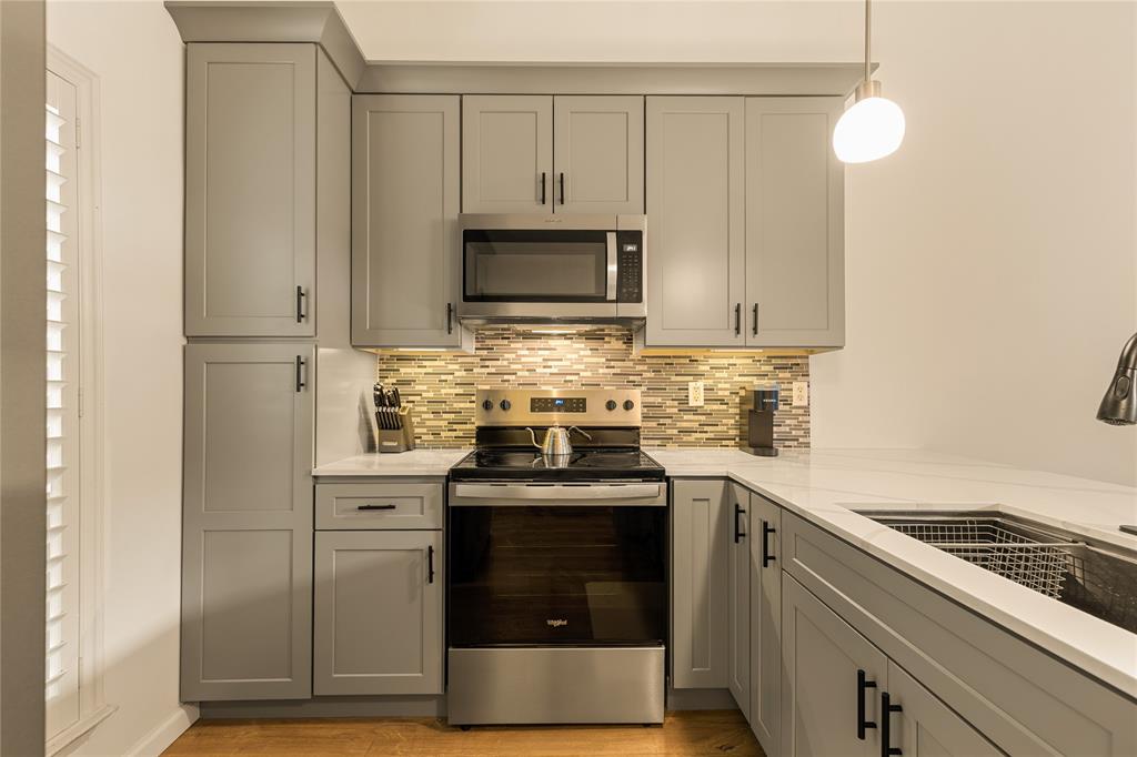Holland Ave Condo 4015-4025 - Residential