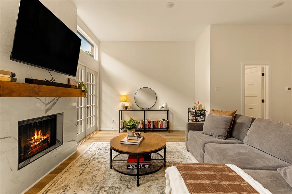 Holland Ave Condo 4015-4025 - Residential