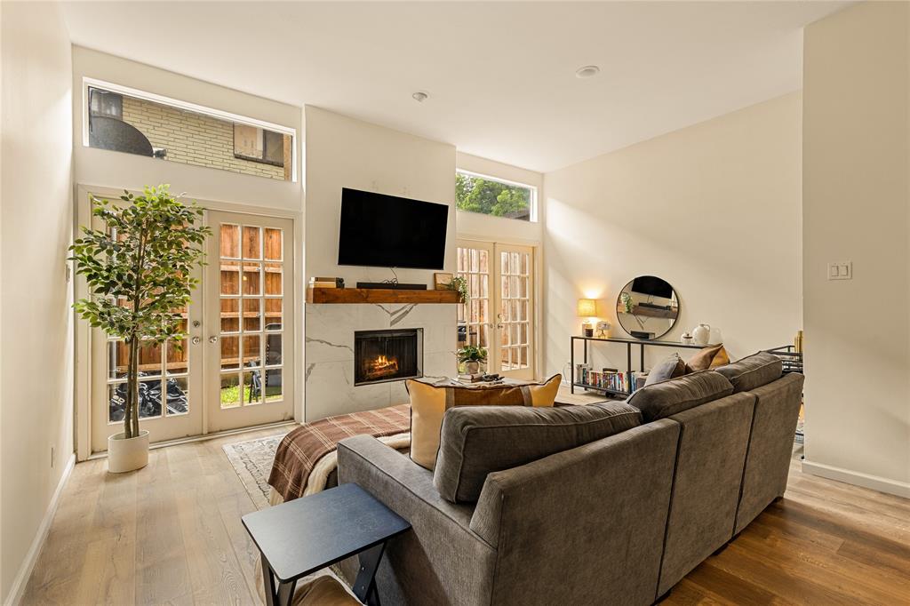 Holland Ave Condo 4015-4025 - Residential