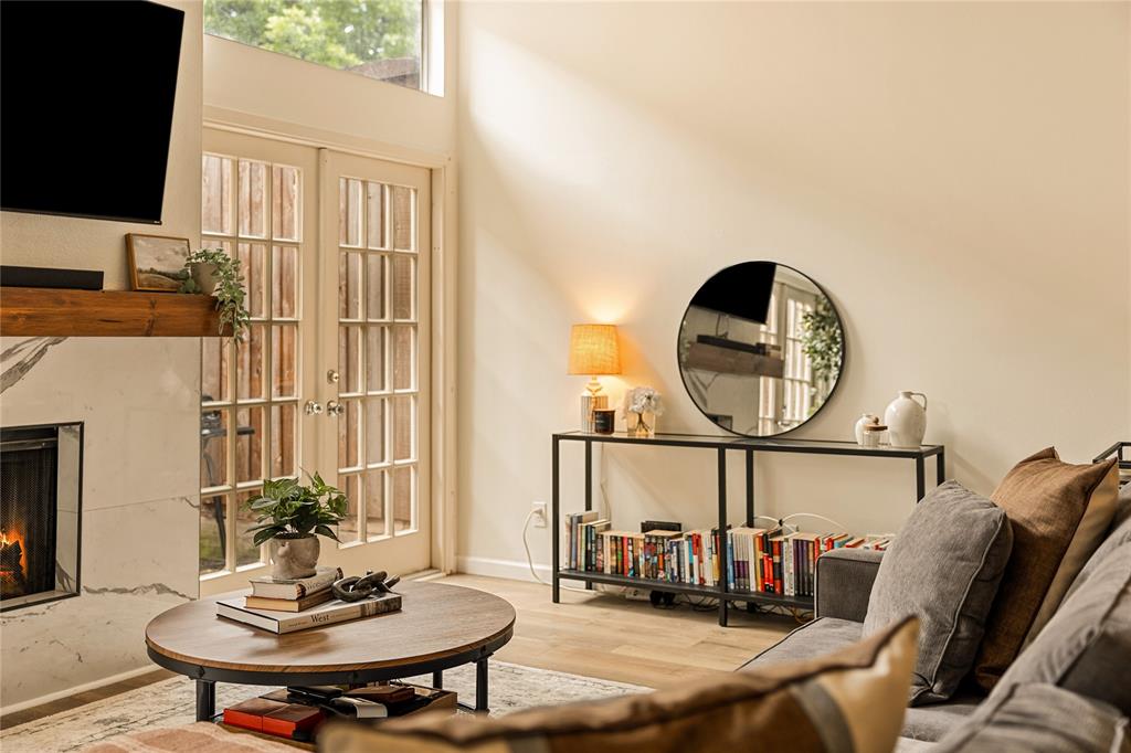 Holland Ave Condo 4015-4025 - Residential