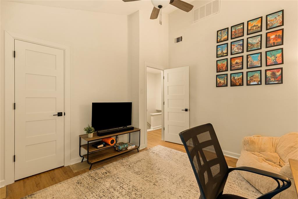 Holland Ave Condo 4015-4025 - Residential