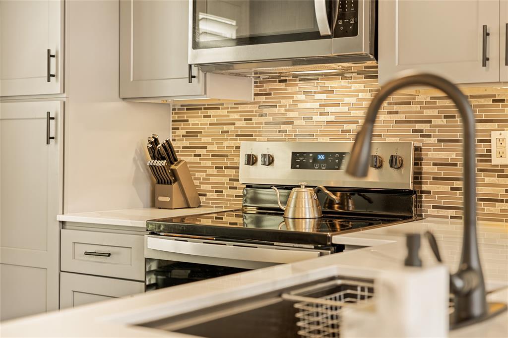 Holland Ave Condo 4015-4025 - Residential