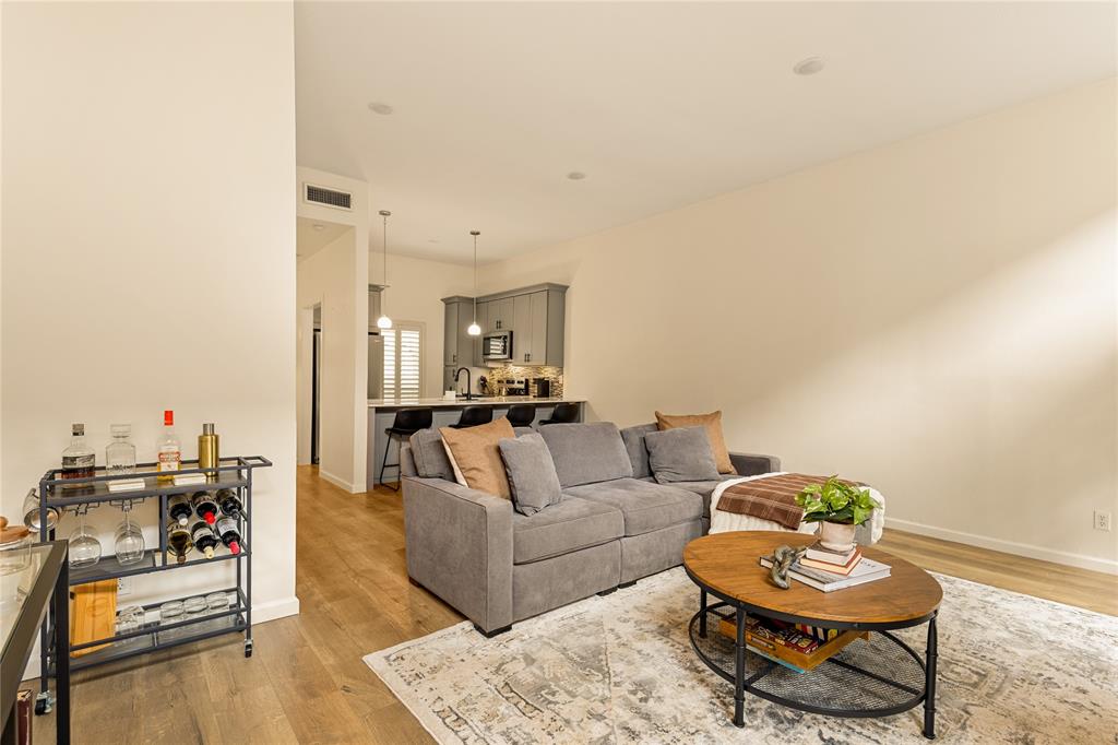 Holland Ave Condo 4015-4025 - Residential