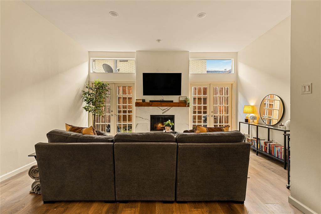 Holland Ave Condo 4015-4025 - Residential