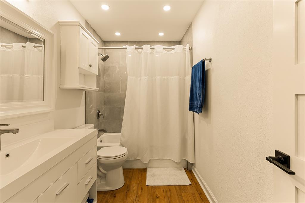 Holland Ave Condo 4015-4025 - Residential