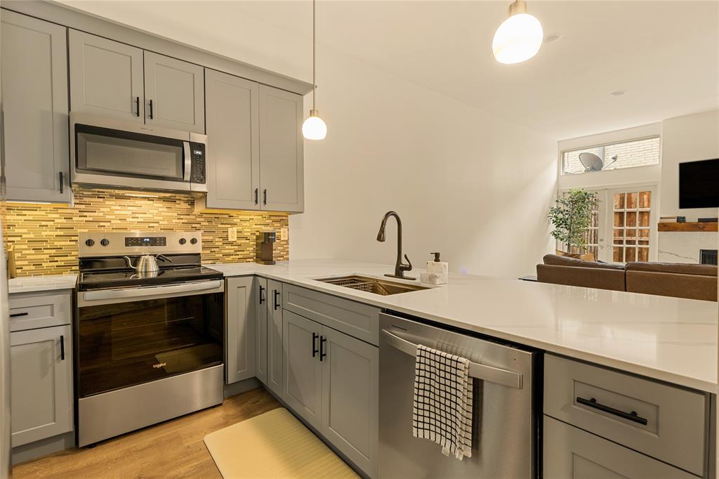 Holland Ave Condo 4015-4025 - Residential