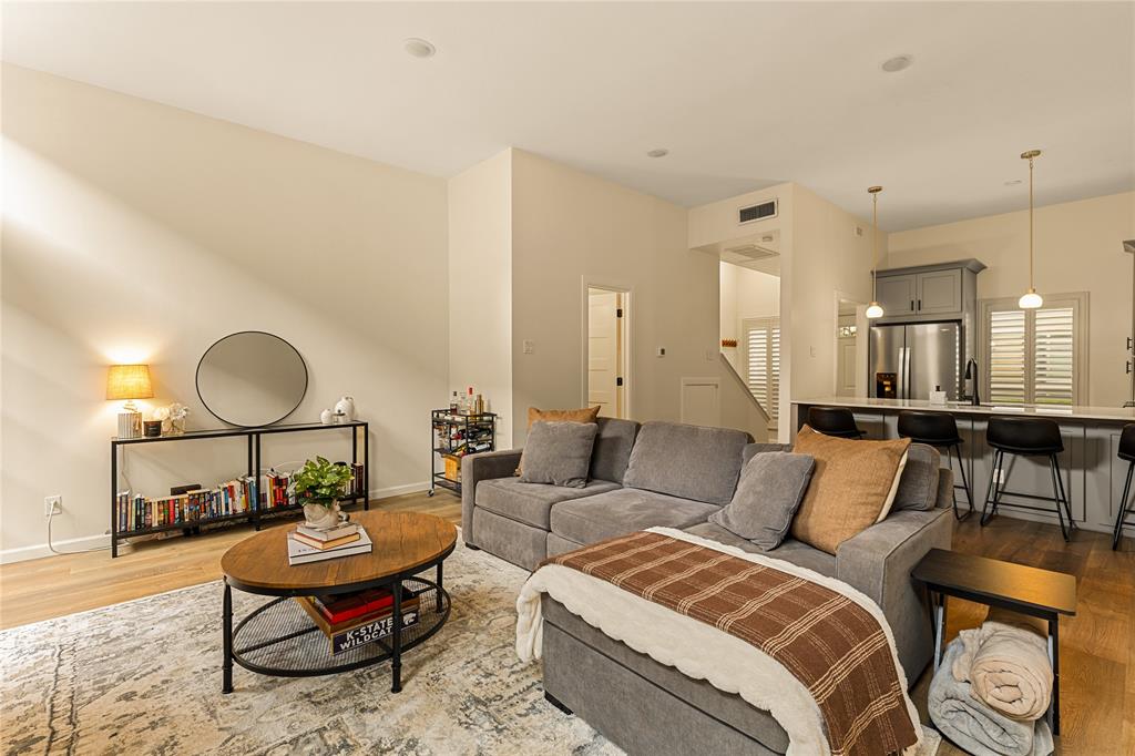 Holland Ave Condo 4015-4025 - Residential