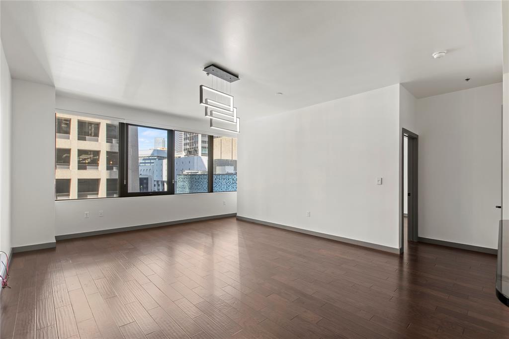 Metropolitan 1200 Main St Condo - Residential