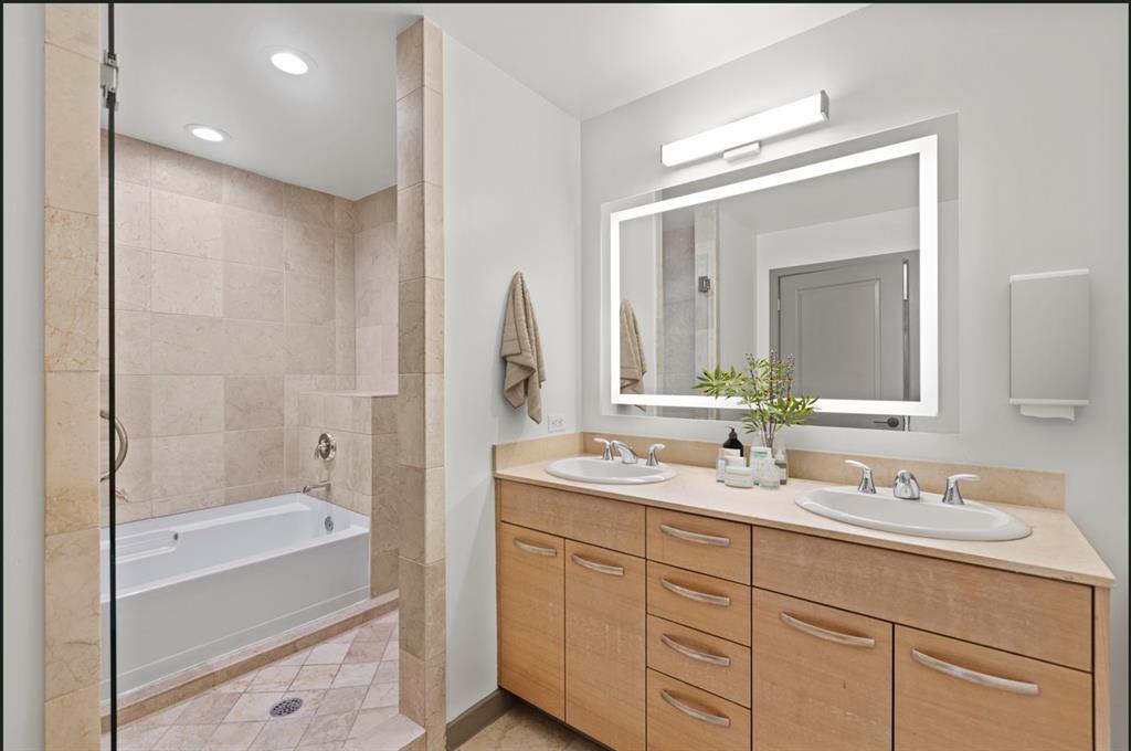 Metropolitan 1200 Main St Condo - Residential