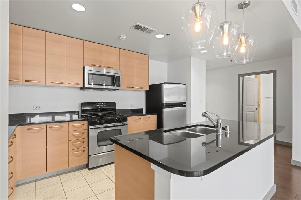 Metropolitan 1200 Main St Condo - Residential