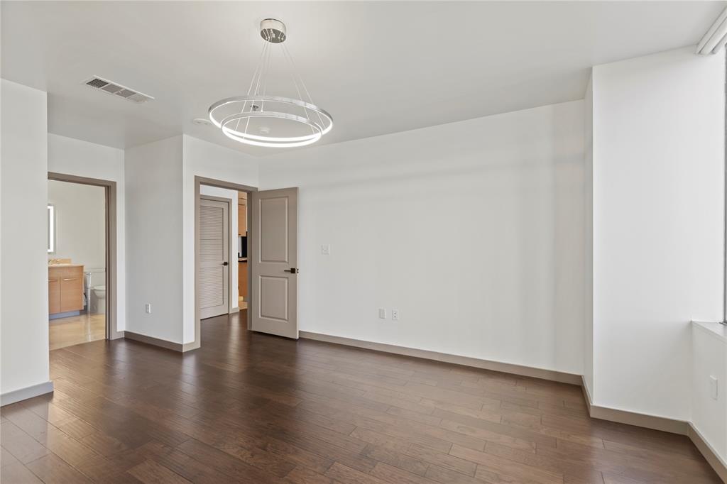 Metropolitan 1200 Main St Condo - Residential