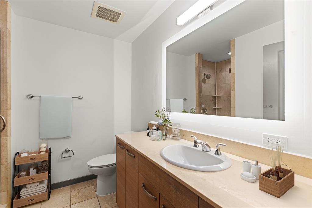 Metropolitan 1200 Main St Condo - Residential