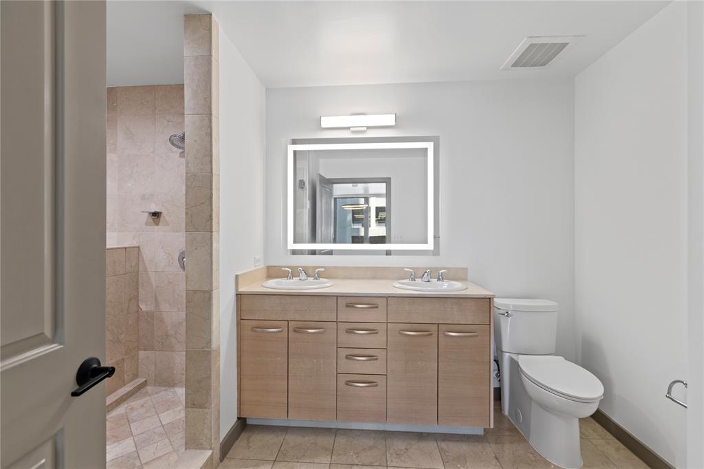 Metropolitan 1200 Main St Condo - Residential