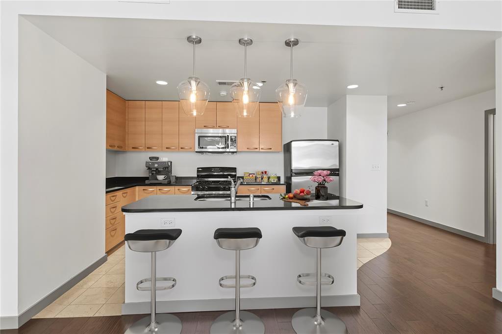 Metropolitan 1200 Main St Condo - Residential