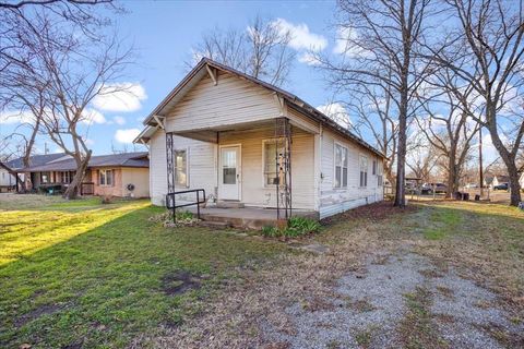 A home in Bonham