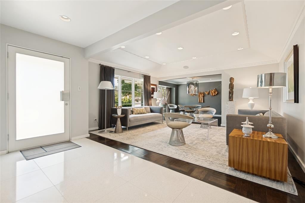 5164 Del Roy Drive
