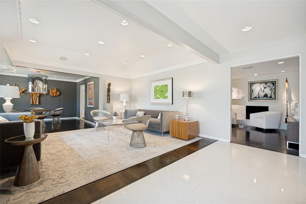 5164 Del Roy Drive