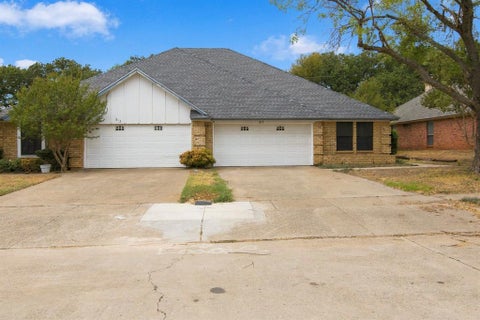 Photo of 317 Moore Creek Road, Hurst, TX 76053 (MLS # 21403145)