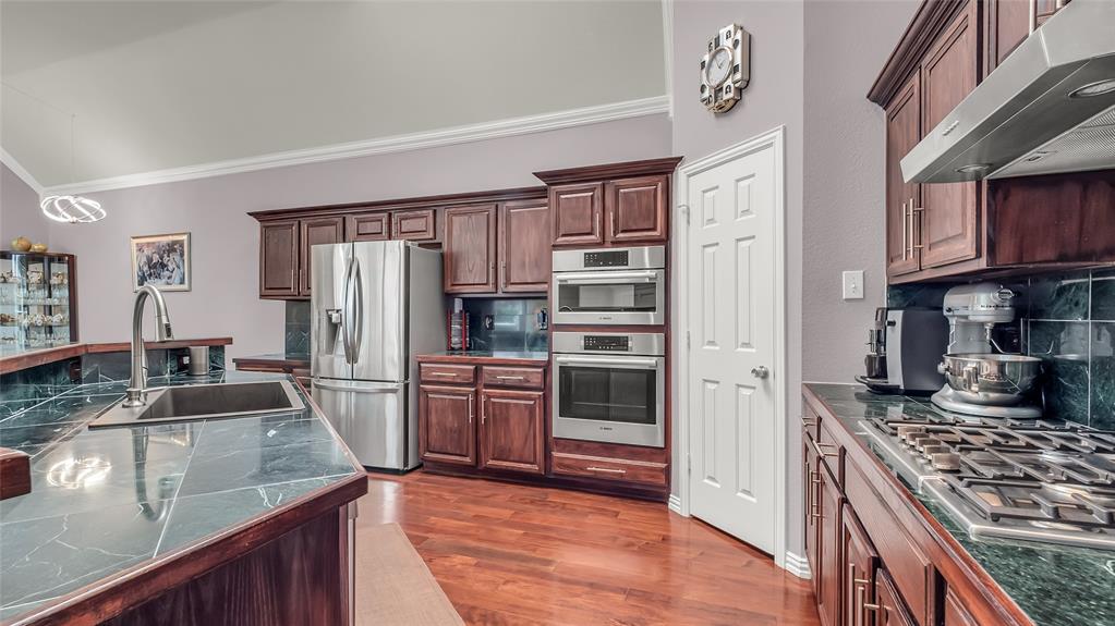 Highland Creek Manor - Residential