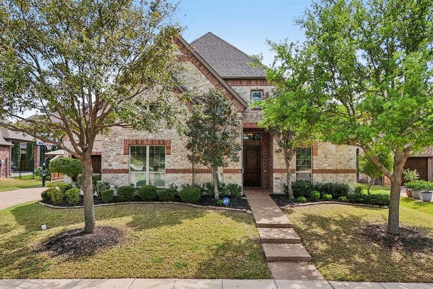 Beautiful Home in great location with swimming pool and cabana! Stunning curb appeal with stone
elevation and mature trees. Wood floors adorn the entry, halls, study, dining, kitchen, & family room.
Soaring Ceilings in the entryway, dining room, & family room. Curved staircase and arched niches and
openings offers stylish architectural features. Family room features built in speakers and corner fireplace
with two story tall stone hearth. Gourmet kitchen with granite counters, dbl ovens, wood hood, 5 burner
cooktop, stainless appliances, pendant lights, and butler's pantry. Primary Bedroom is perfect for king size
furniture. Primary bath with dual sinks, walk in shower with dual heads, & garden jetted tub. Gameroom
includes wet bar and powder bath. Media room includes in wall speakers, projector and screen for your movie night entertainment. Backyard is perfect for outdoor living & entertaining. Enjoy the pool,
spa, built in grill, Cabana with TV and fan, and Pergola with hammock. This home is a MUST SEE!