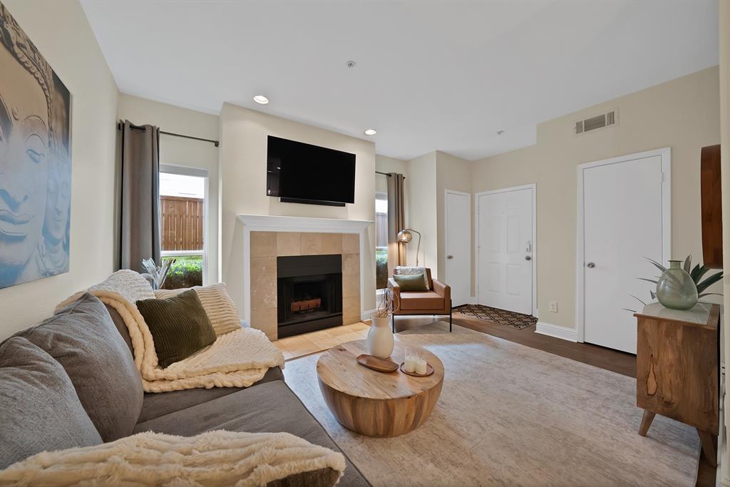 3918 N HALL Street 3