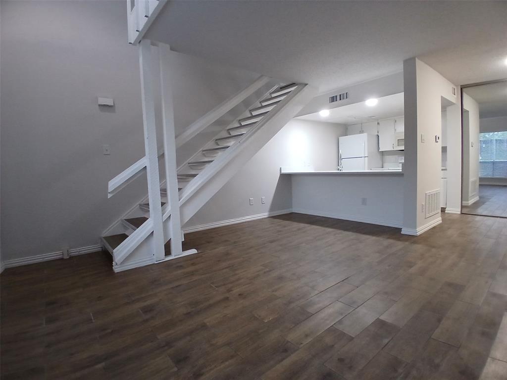 Country Condos Creek - Residential Lease