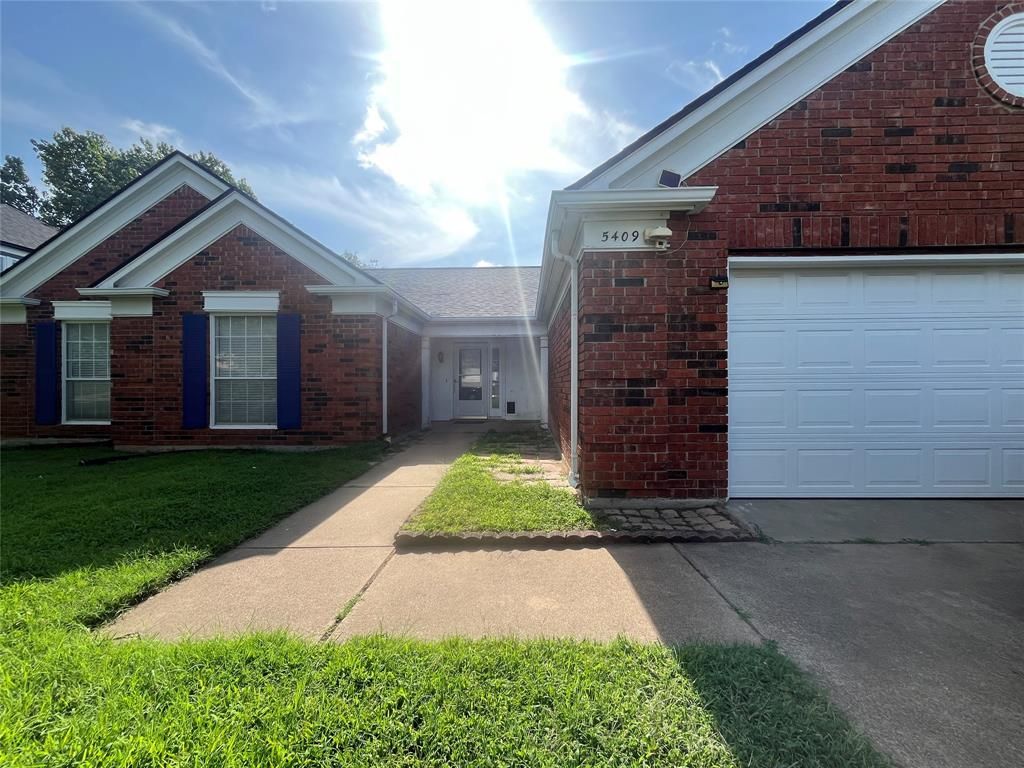 Photo of 5409 Lookout Trail, Arlington, TX 76017 (MLS # 21314879)