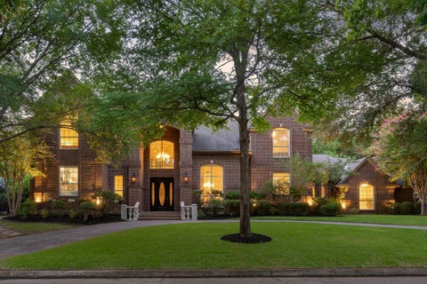 Photo of 303 Covington Way, Colleyville, TX 76034 (MLS # 21393331)