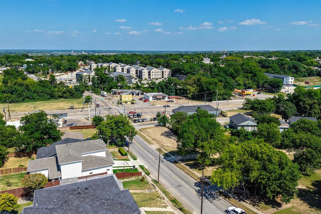 1735 E Waco