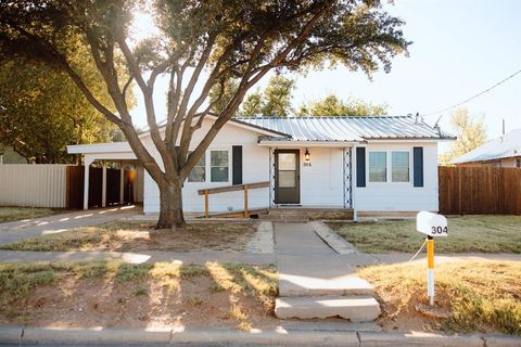 304 S Main Street Loraine TX 79532