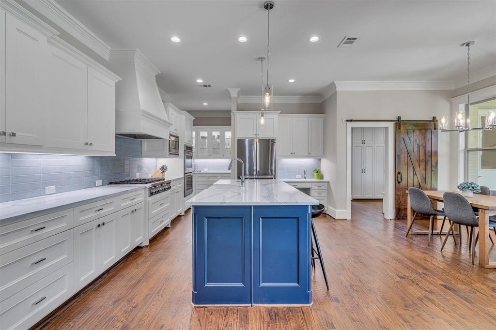 6811 Deloache Avenue