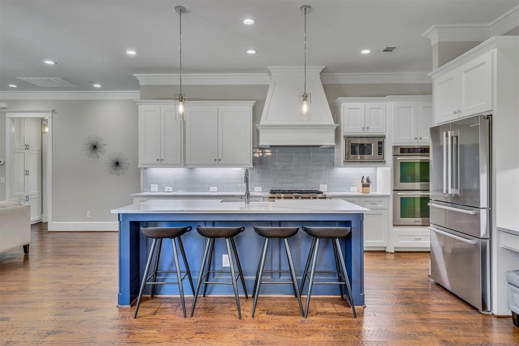 6811 Deloache Avenue