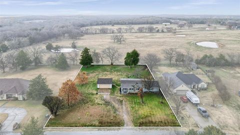 A home in Lake Kiowa