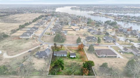 A home in Lake Kiowa