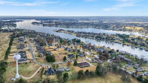 A home in Lake Kiowa