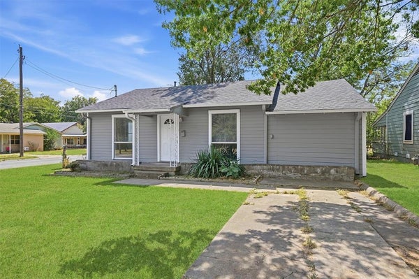 302 W DEXTER ST, SHERMAN, TX 75092 - Image 4c64ea8ea1d4633fdad2f744587f1104/2816200249