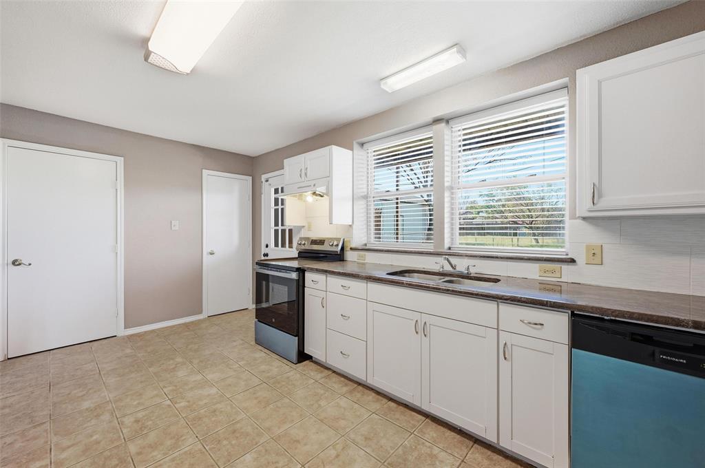 M E P & P RR CO SURVEY #33 - Residential Lease