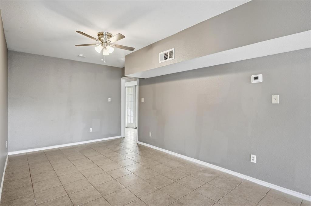 M E P & P RR CO SURVEY #33 - Residential Lease