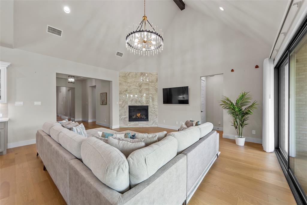 14736 Gerbera Daisy Road
