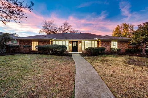 Photo of 2601 Red Oak Lane, Plano, TX 75075 (MLS # 21131076)