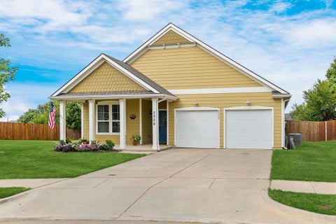 Photo of 2008 Windsor Farms Drive, Denton, TX 76207 (MLS # 21334991)