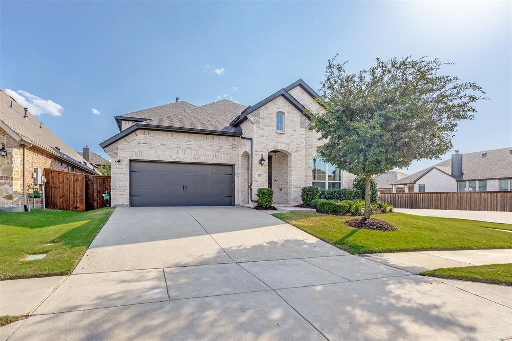 1661 Everitt Trail