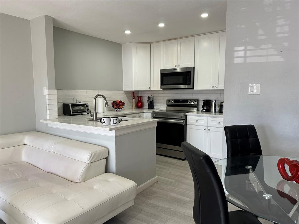 6108 Abrams Road 414