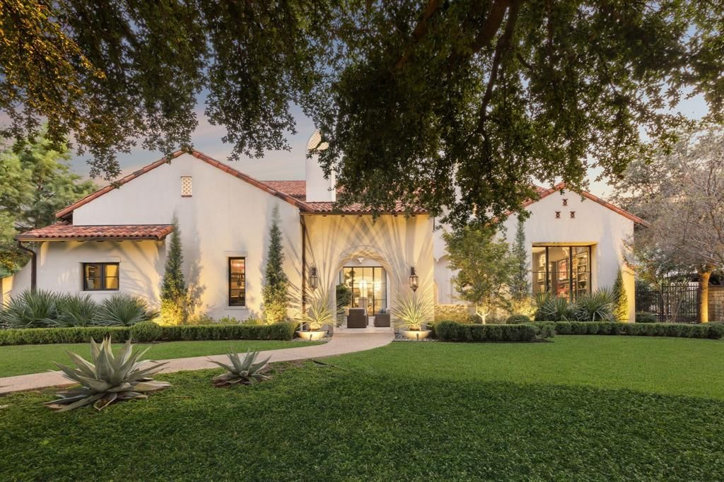 Photo of 1402 Fountain Grass Court, Westlake, TX 76262 (MLS # 21153311)