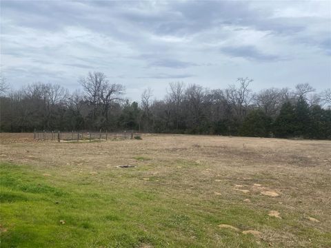 A home in Lindale