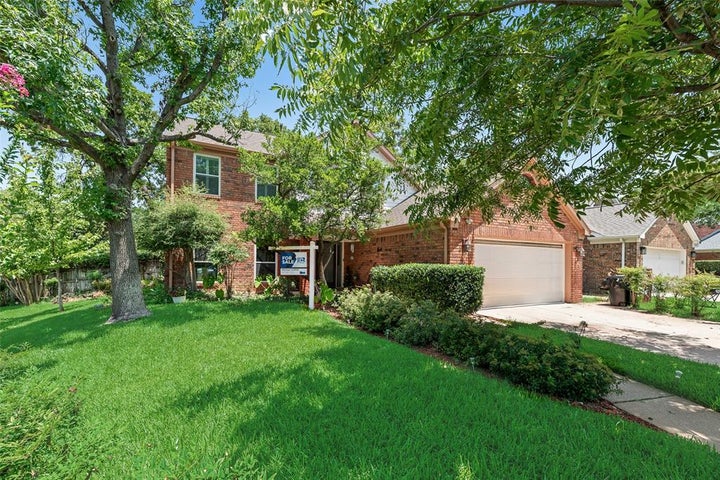 Photo 1 of 40 — 3113 Rustic Woods Court, Bedford, TX 76021