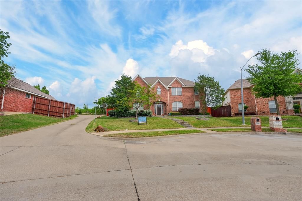 Photo of 3318 Chapelwood Drive, Sunnyvale, TX 75182 (MLS # 21175392)